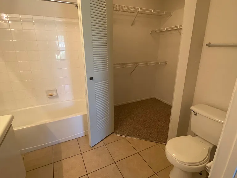 Pointe Vista Apartments — Photo 27