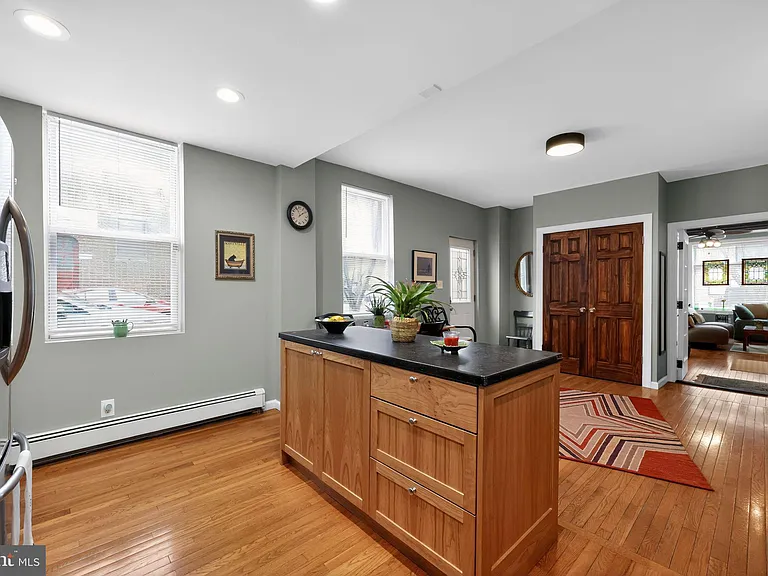 2100 E Dauphin St — Photo 13