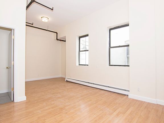 2nd image of 30-12 Astoria Blvd #5D