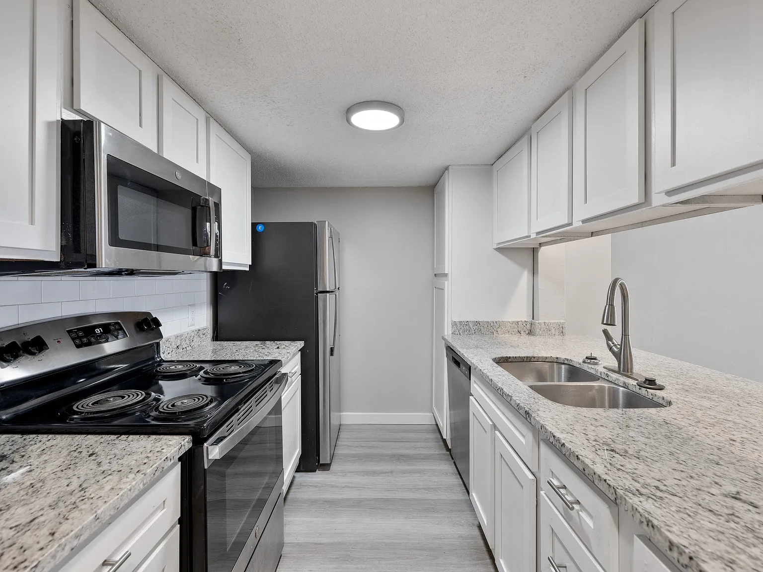 Fairway Greens Apartments — Photo 1