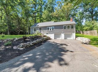 61 North St, Granby, MA 01033