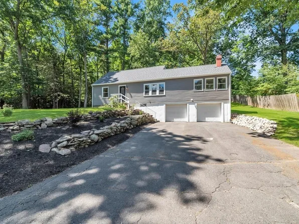 61 North St, Granby, MA 01033