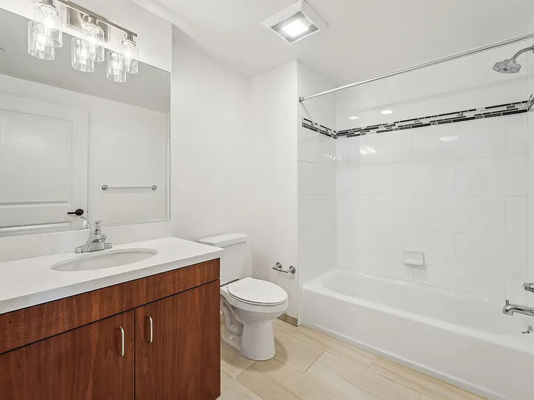 Addison Arts Apartments — Photo 144