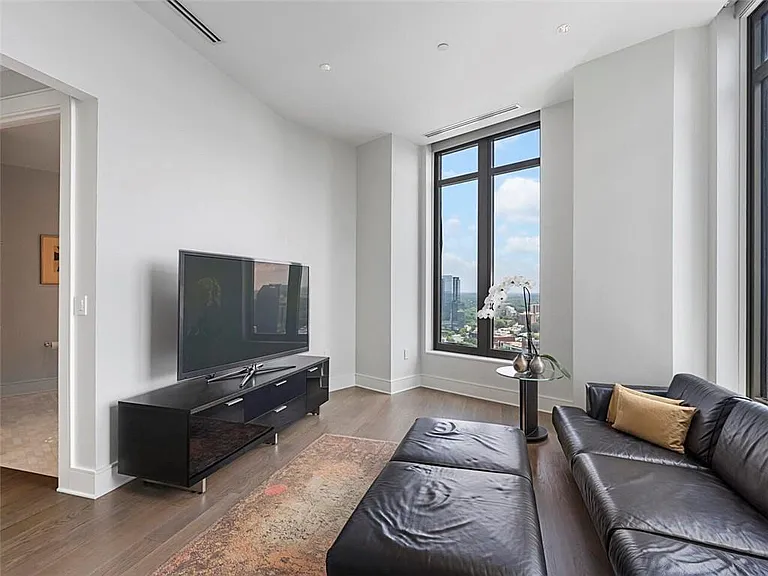3376 Peachtree Rd #44B — Photo 23