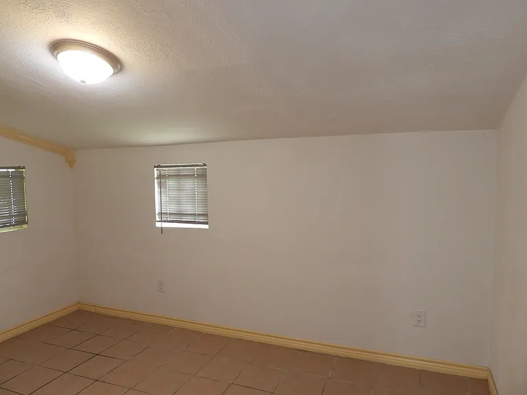 14327 Lorne Dr — Photo 29