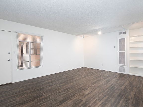 4th image of 1930 Emerald St #307