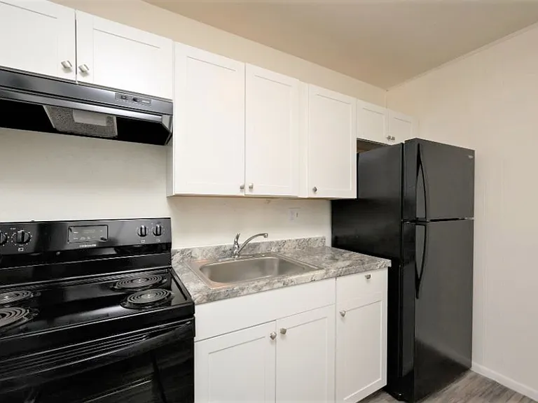 Oakwood Apartments — Photo 6