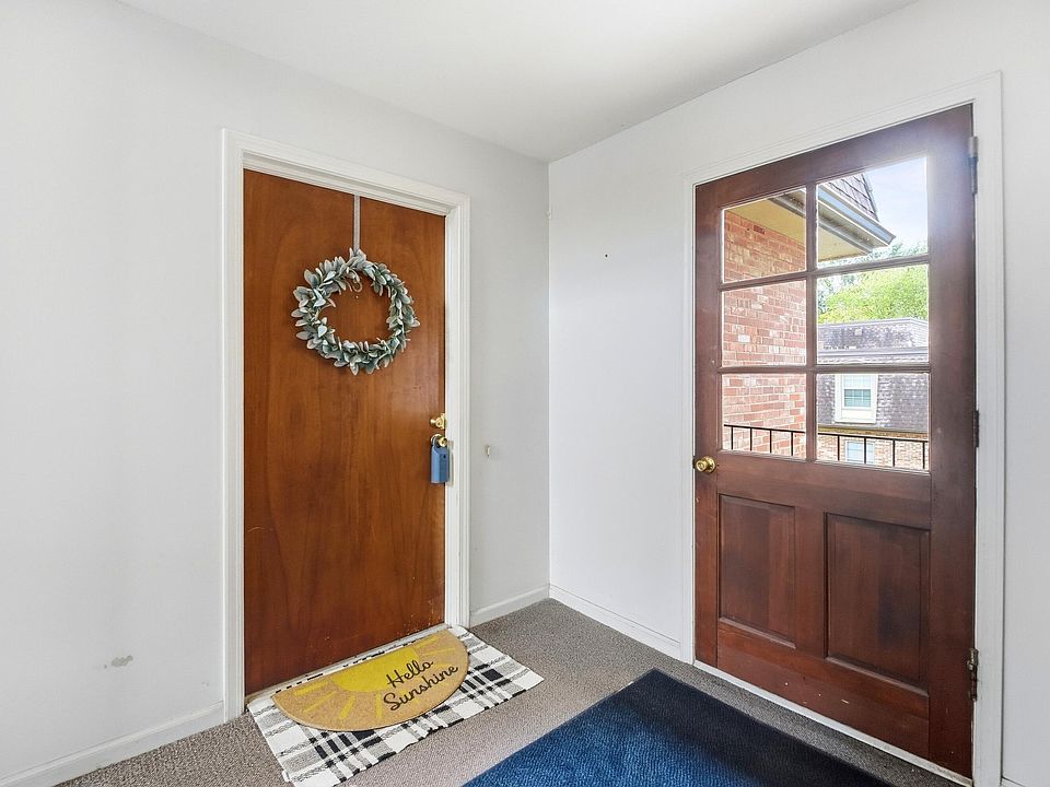 1st image of 2710 Rollins Rd #B5