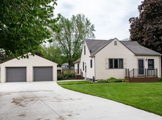 2009 Lilac Ln, Cedar Falls, IA 50613