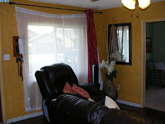 5th image of 601 E Sierra Ave