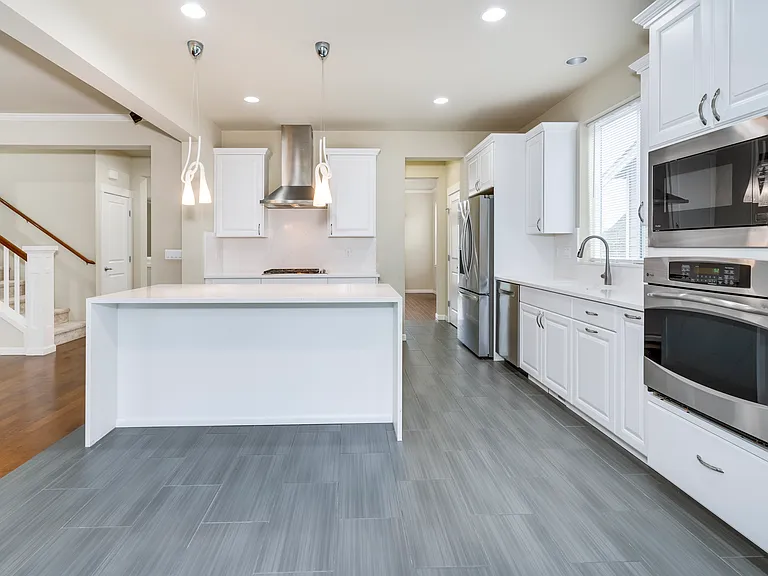 16209 SE 51st Pl — Photo 3