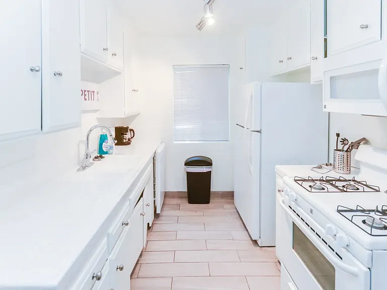 2042 S Corning St #B2 — Photo 12