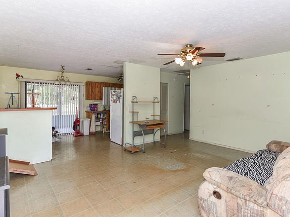 4th image of 915 SW John Maccormack Terrace