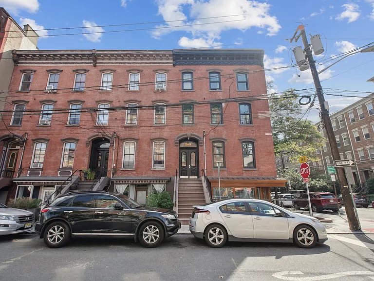 200 Warren St #2 — Photo 2