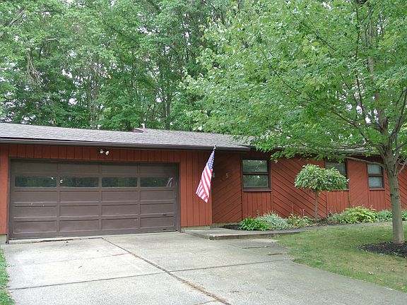 2nd image of 452 Fernwood Ave