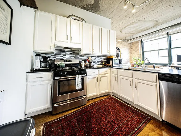 110 N Peoria St #301 — Photo 2