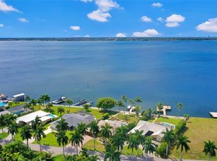 256 Bayshore Dr, Cape Coral, FL 33904