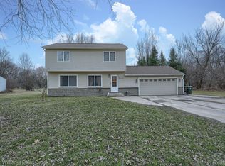 855 Laird St, Lake Orion, MI 48362