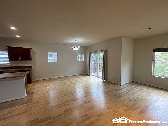 3rd image of 6401 Victoria Ave SE