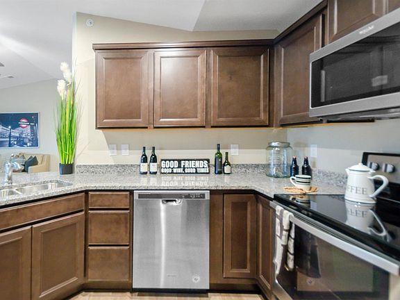 4th image of 1407 Riviera Dr #23300