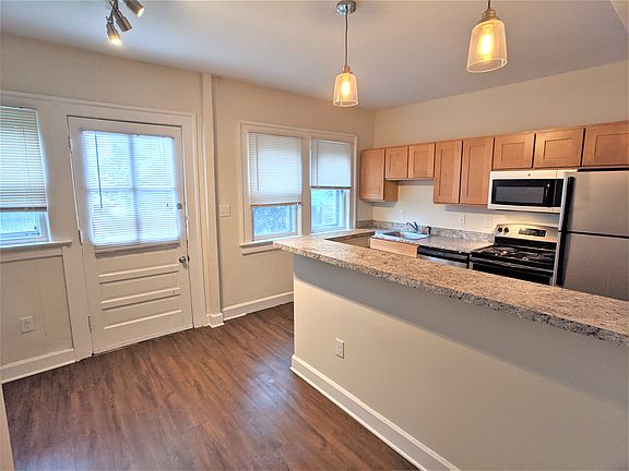 4th image of 19 S Webster Ave #24