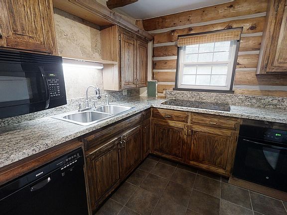 3rd image of 4123 Spruce Way Unit 18