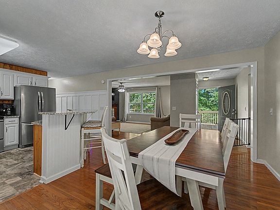 5th image of 406 Erica Ln