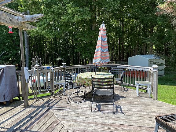 5th image of 158 Tucker Dr
