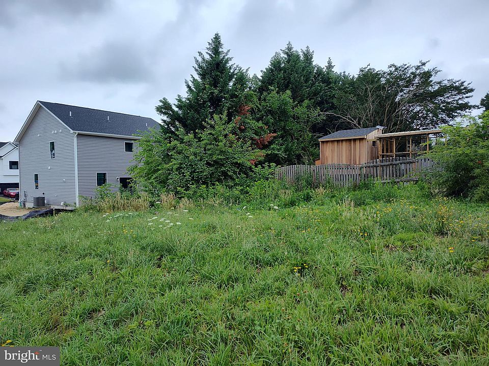 1st image of 3692 8th Ave