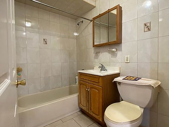 4th image of 1838 W 13th St APT 1A