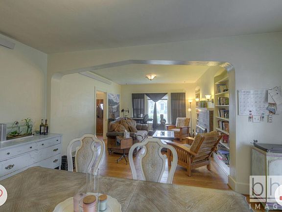 4th image of 809 E University Ave