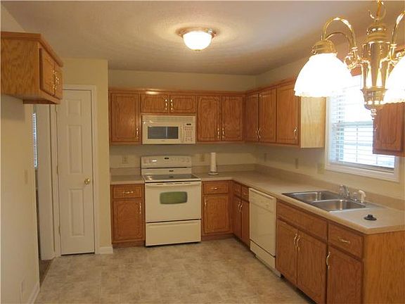 5th image of 3227 Veranda Cir