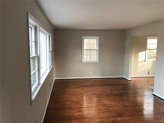 4th image of 16 Oatka Pl