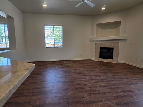 3rd image of 910 Bay Hill Way
