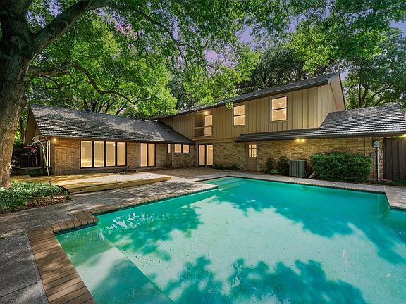 2nd image of 3909 Courtshire Dr