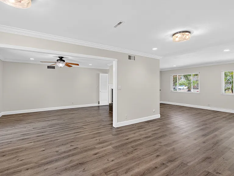 2940 Charles Ave — Photo 6