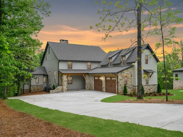 3196 Indian Crest Dr, Pelham, AL 35124