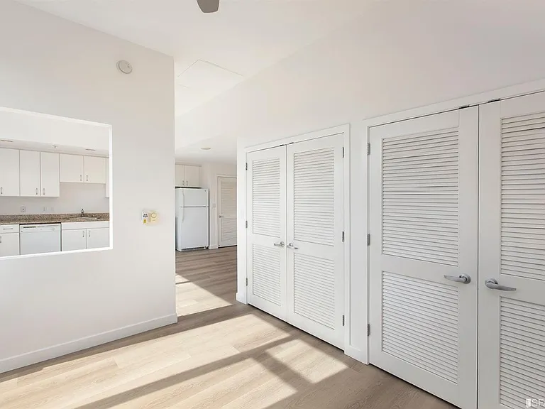 250 King St #368 — Photo 15