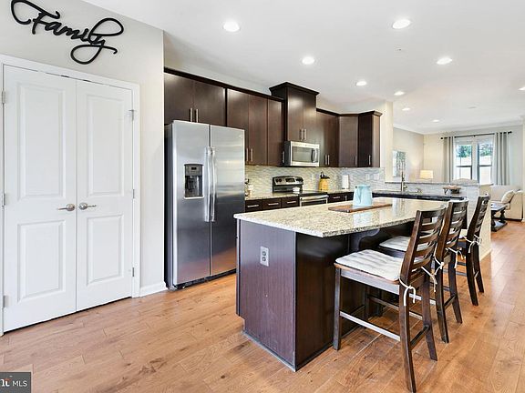 3rd image of 9152 Landon House Ln