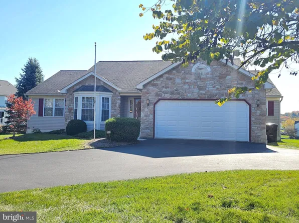 400 Bramblewood Dr, Douglassville, PA 19518