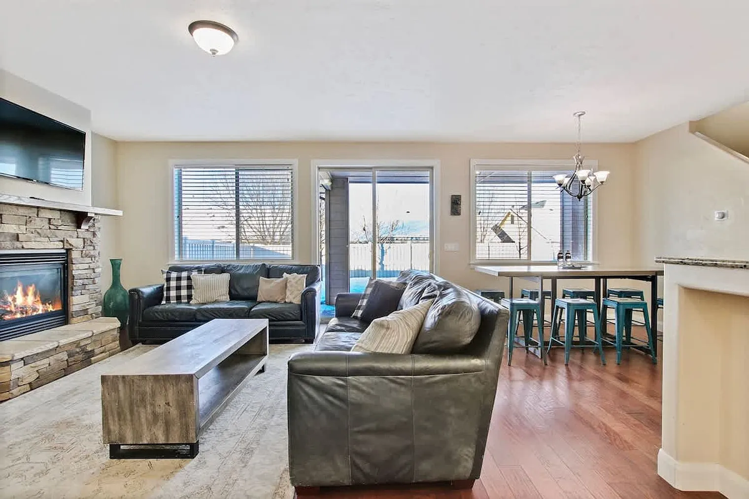 5 bed, 3.0 bath, 925 sqft, $8,905 — Photo 3
