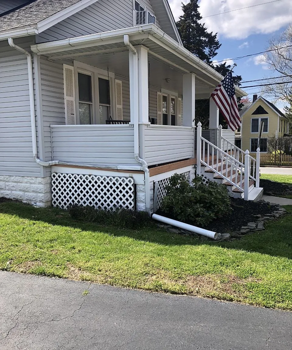 3 bed, 2200 sqft, $3,400 — Photo 2