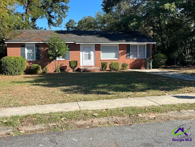 4 bed, 2.0 bath, 1200 sqft, $1,395 — Photo 2