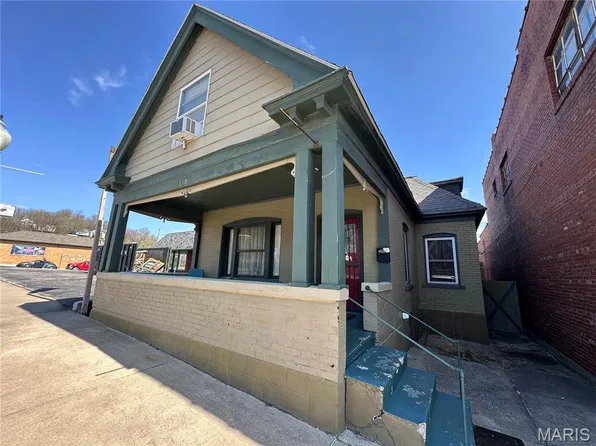 310 N 3rd St, Hannibal, MO 63401