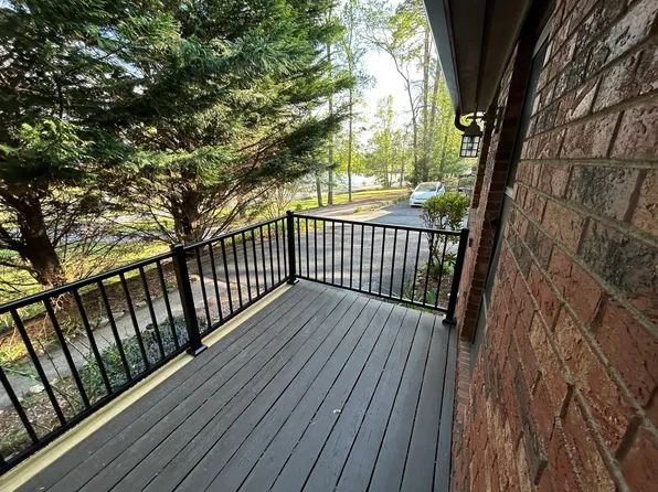 115 Wakefield Dr, Hendersonville, NC 28792