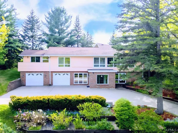 30 Lakeview Dr, Marquette, MI 49855