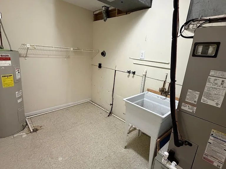 4129 Crest Manor Dr — Photo 4