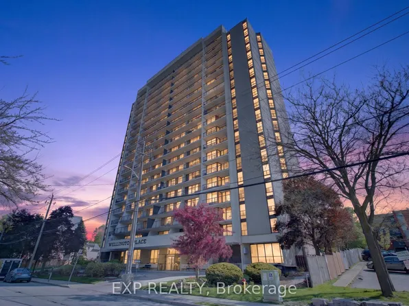 81 Church St #1408, Kitchener, ON N2G 4M1