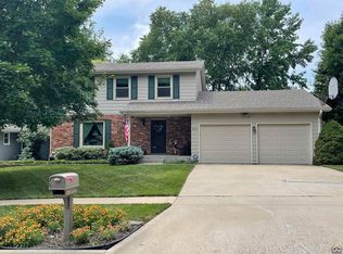 2637 SW Ashworth Pl, Topeka, KS 66614