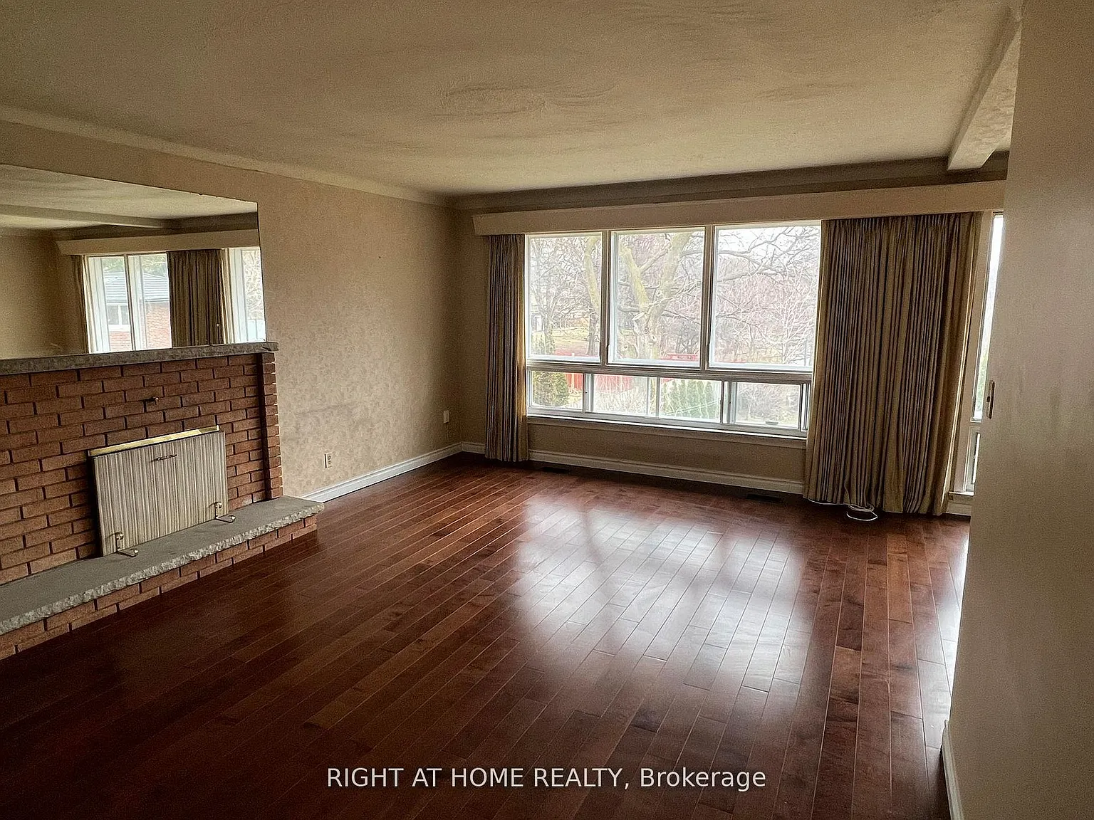 3 bed, $2,600 — Photo 2